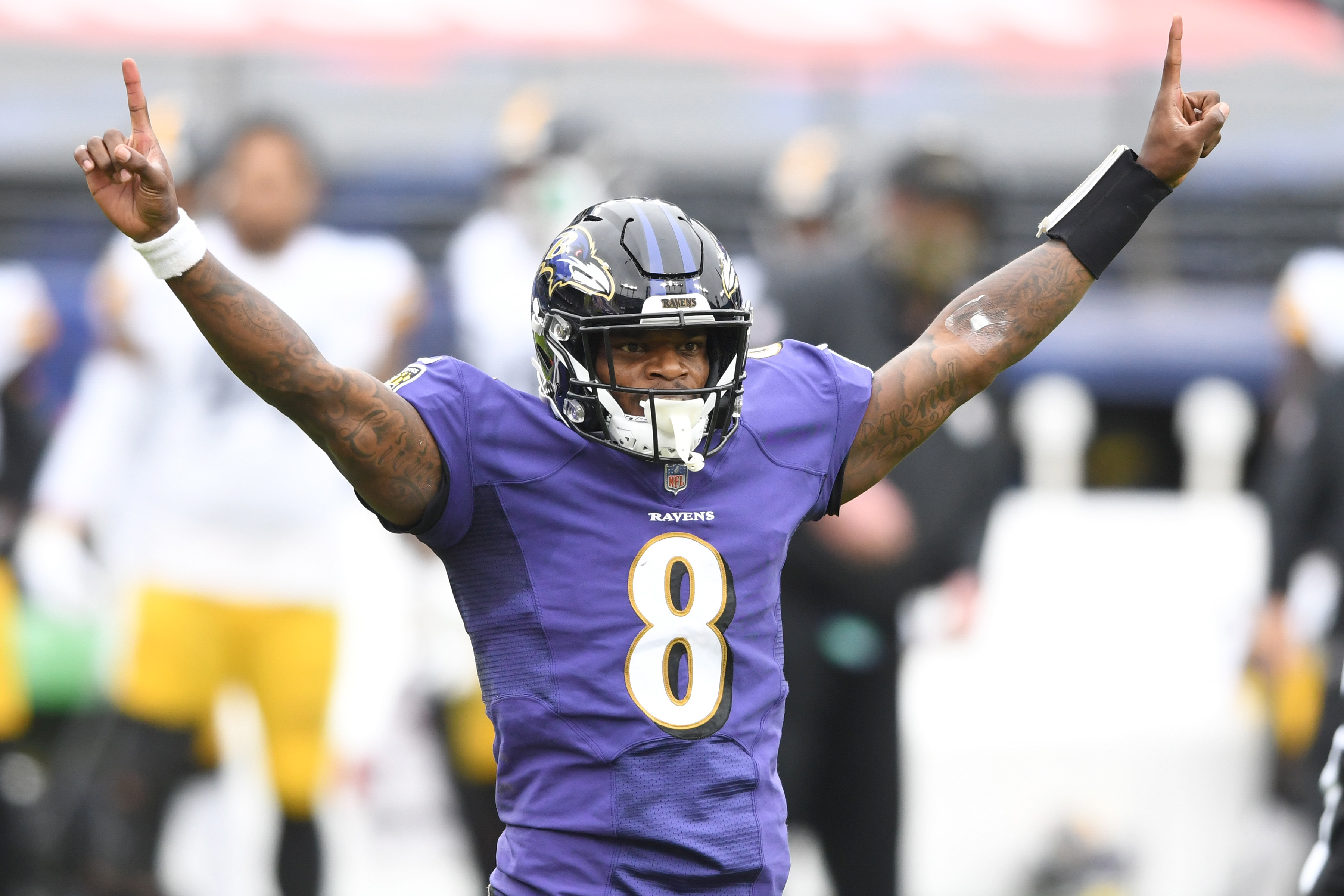 Lamar Jackson celebrates a touchdown