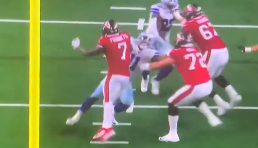 Leonard Fournette chip blocks Micah Parsons, Sunday Night Football, 2022