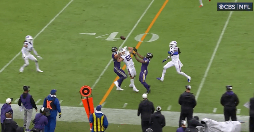 Mark Andrews and Devin Duvernay fight for a tipped ball, Week 4, 2022
