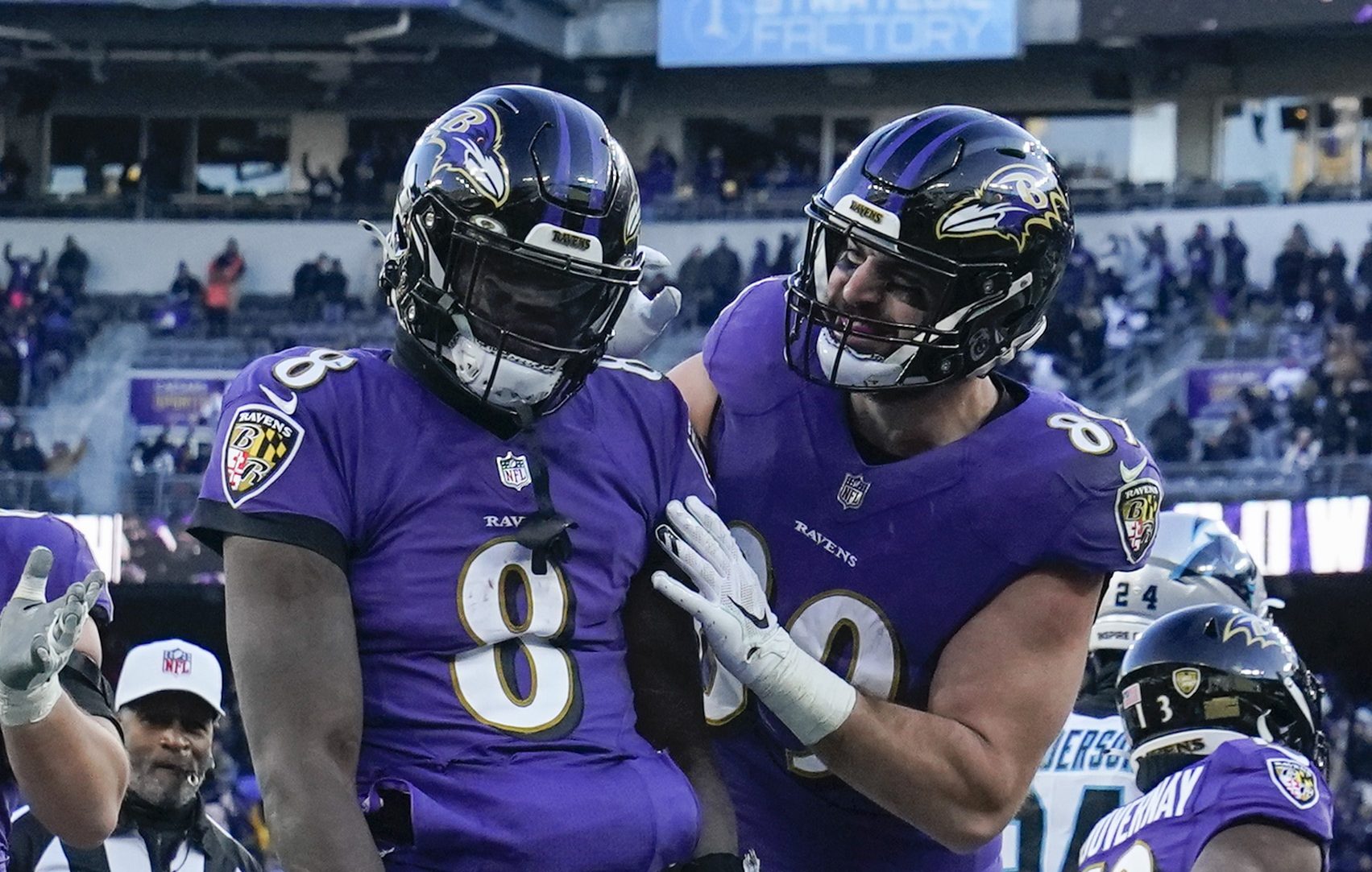 Lamar Jackson celebrates with Ravens tight end Mark Andrews after a TD in the end zone during 2022.
