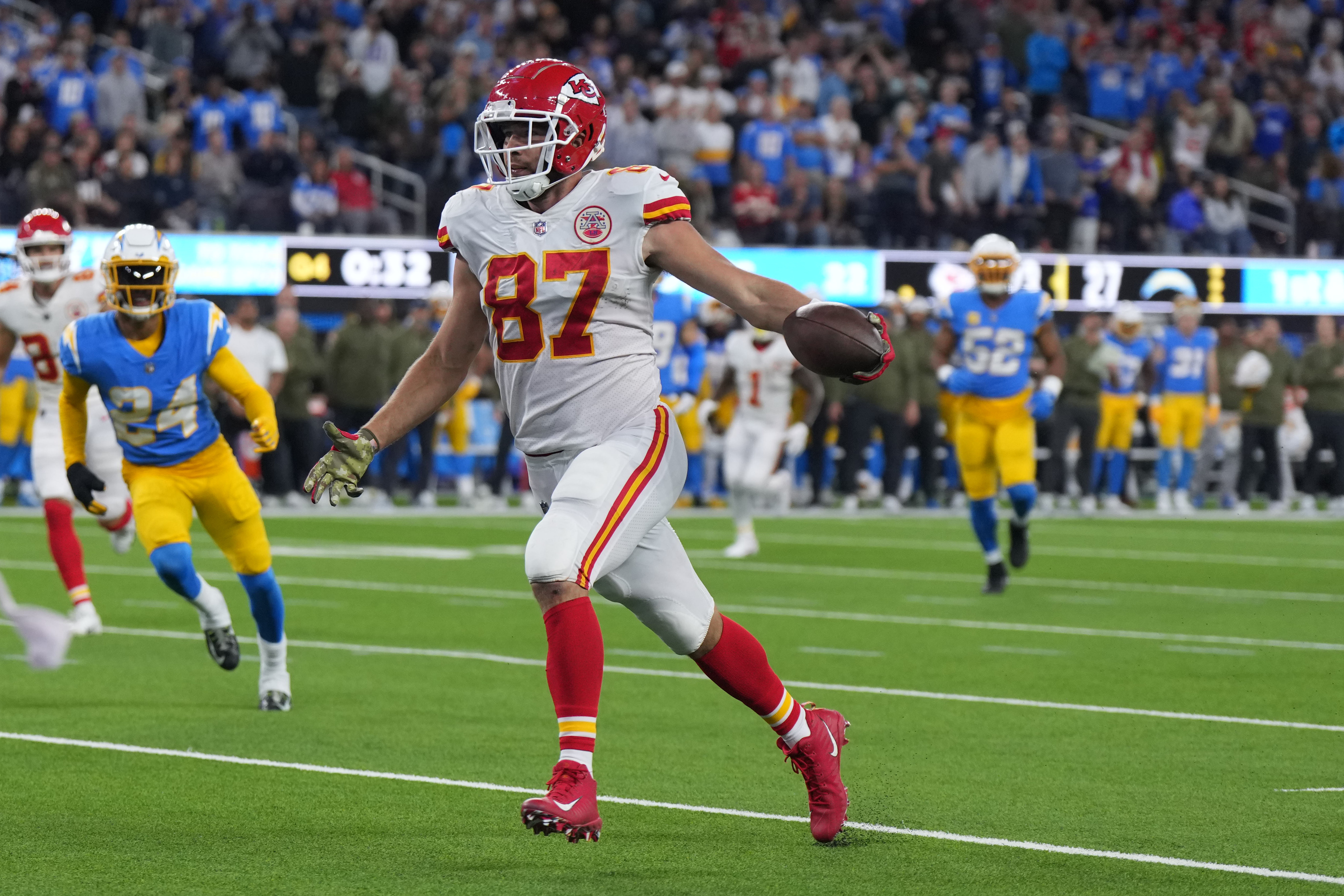 Nov 20, 2022; Inglewood, California, USA; Kansas City Chiefs tight end Travis Kelce (87) celebrates after scoring on a 17-yard touchdown reception with 31 seconds left against the Los Angeles Chargers SoFi Stadium. 