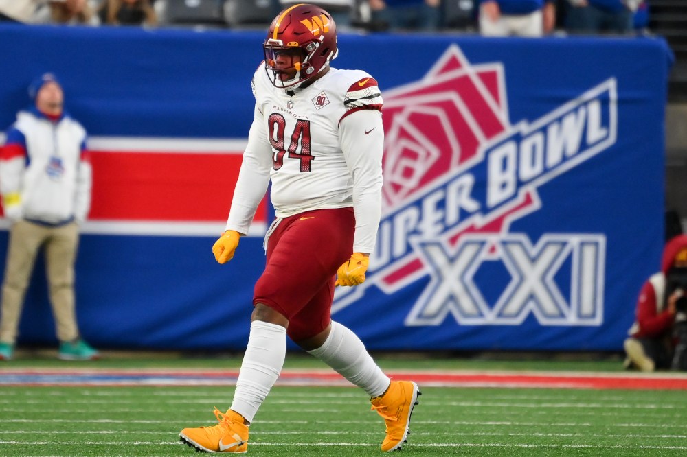 Daron Payne celebrates a big defensive play in 2022.