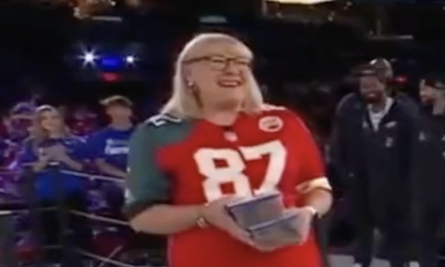 Donna Kelce cookies, Super Bowl Opening Night