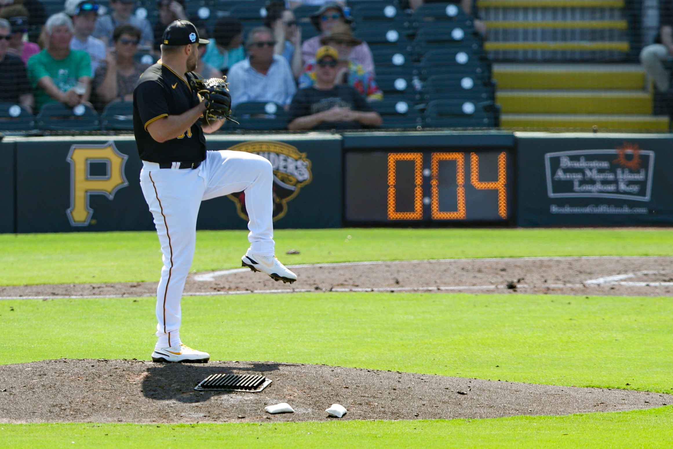 Pirates RP David Bednar in the middle of his pitching delivery.